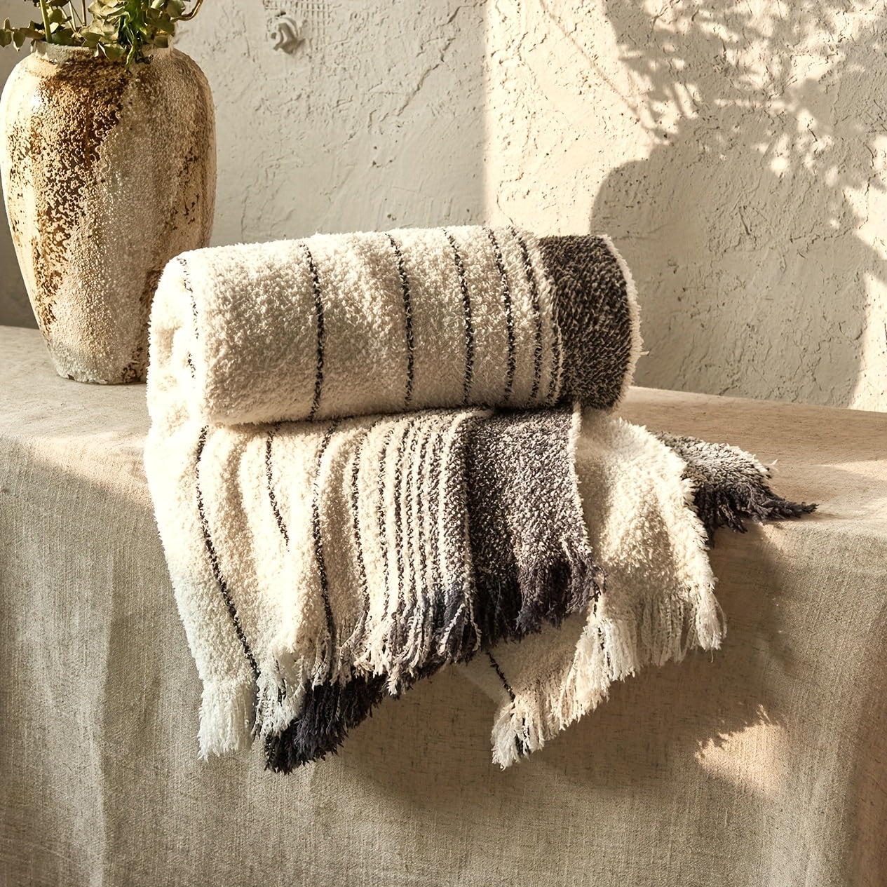 Manta Texturizada Negra con Flecos para Sofá y Cama