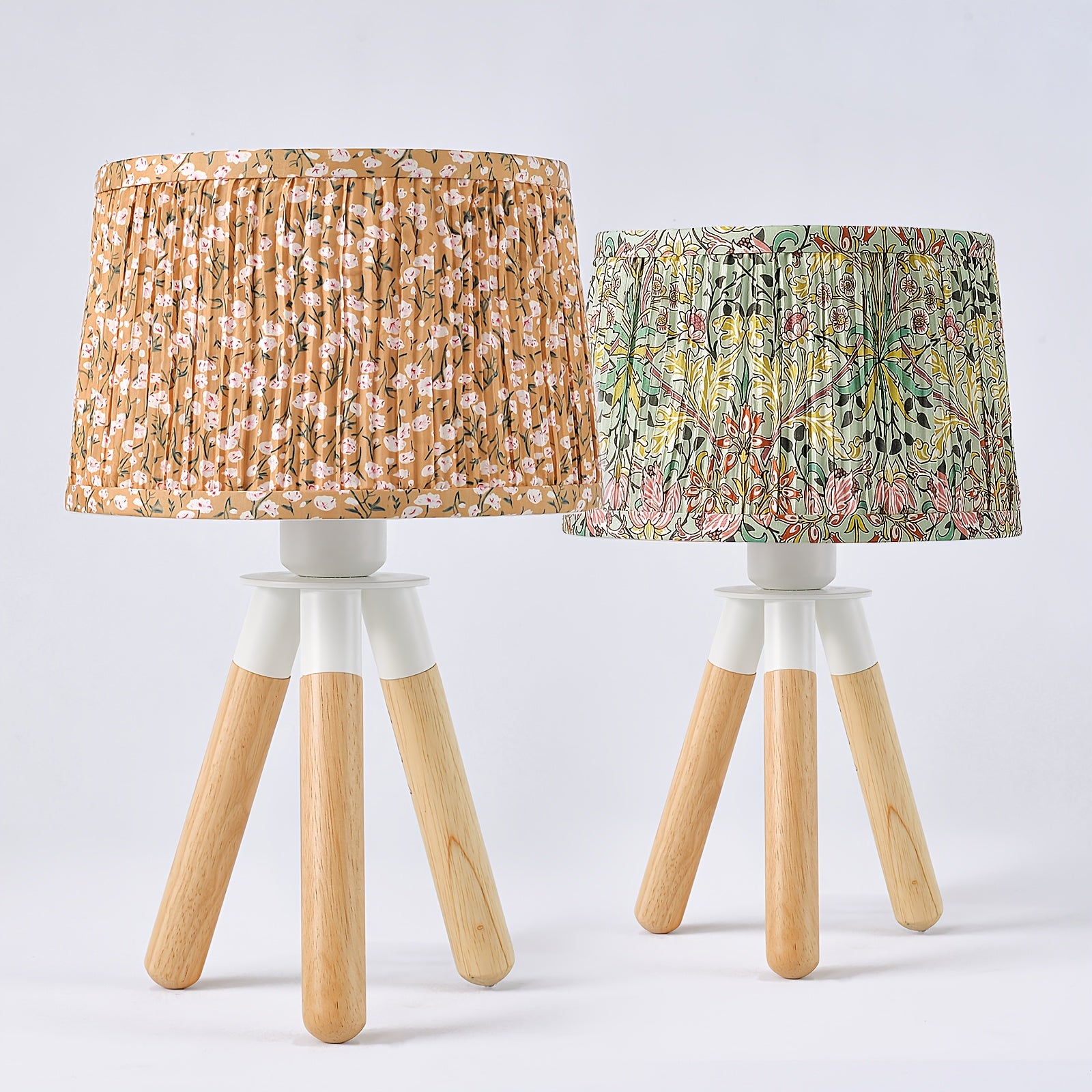 Lámpara de Mesa Trípode de Madera con Pantalla Floral Verde, 14 Pulgadas