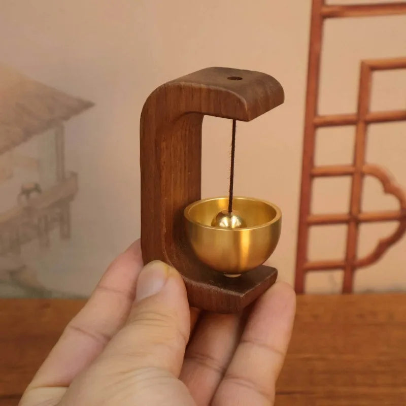 Campana de viento de latón y madera para decoración moderna