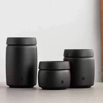 Vacuum-sealed stainless steel coffee container 